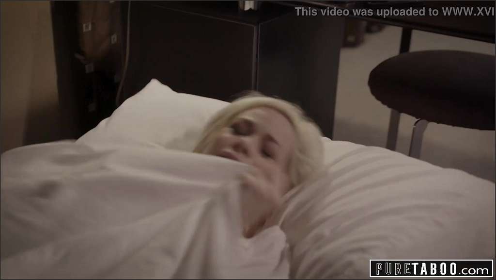 Elsa Jean und andere Analhuren squirten beim Ficken