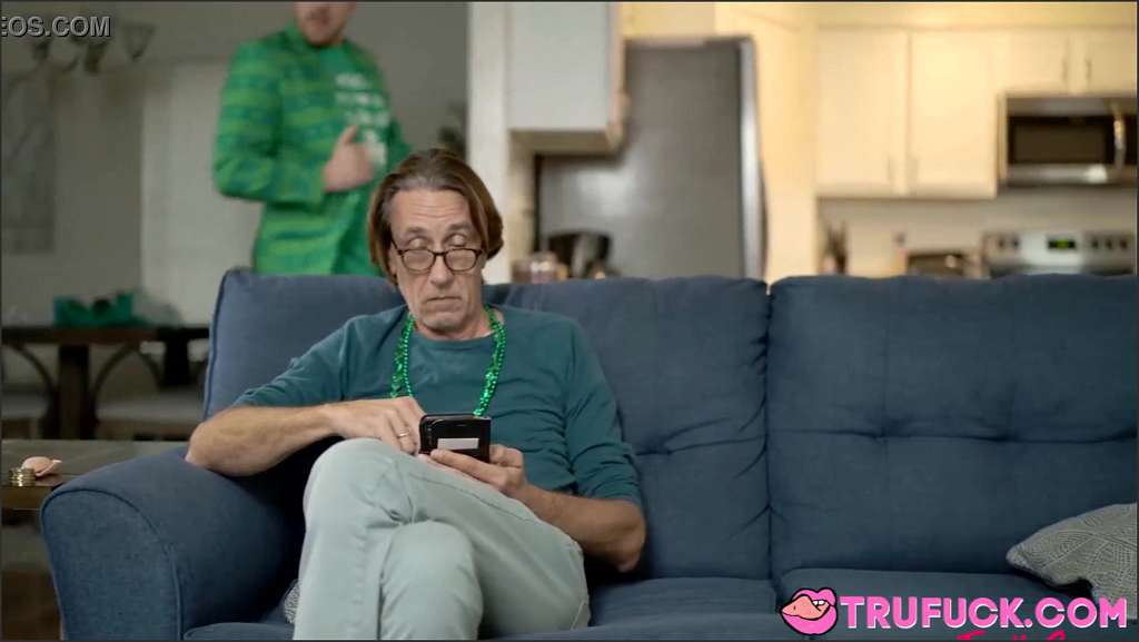 Family fickt mit ihrem Stiefdaddy