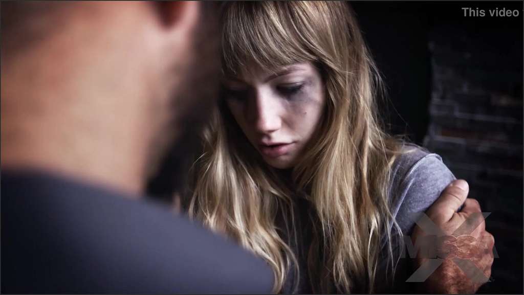 Ivy Wolfe in der Wanne mit ihrem Freund