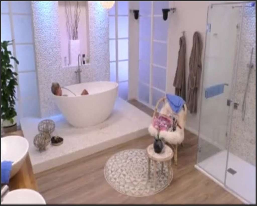 Katja Krasavice Geiler Sex posiert und masturbiert für Webcam