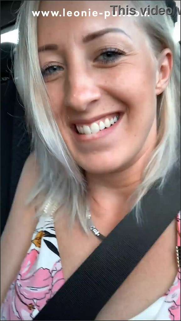 Leonie Pur mit Finger und Schwanz beglückt