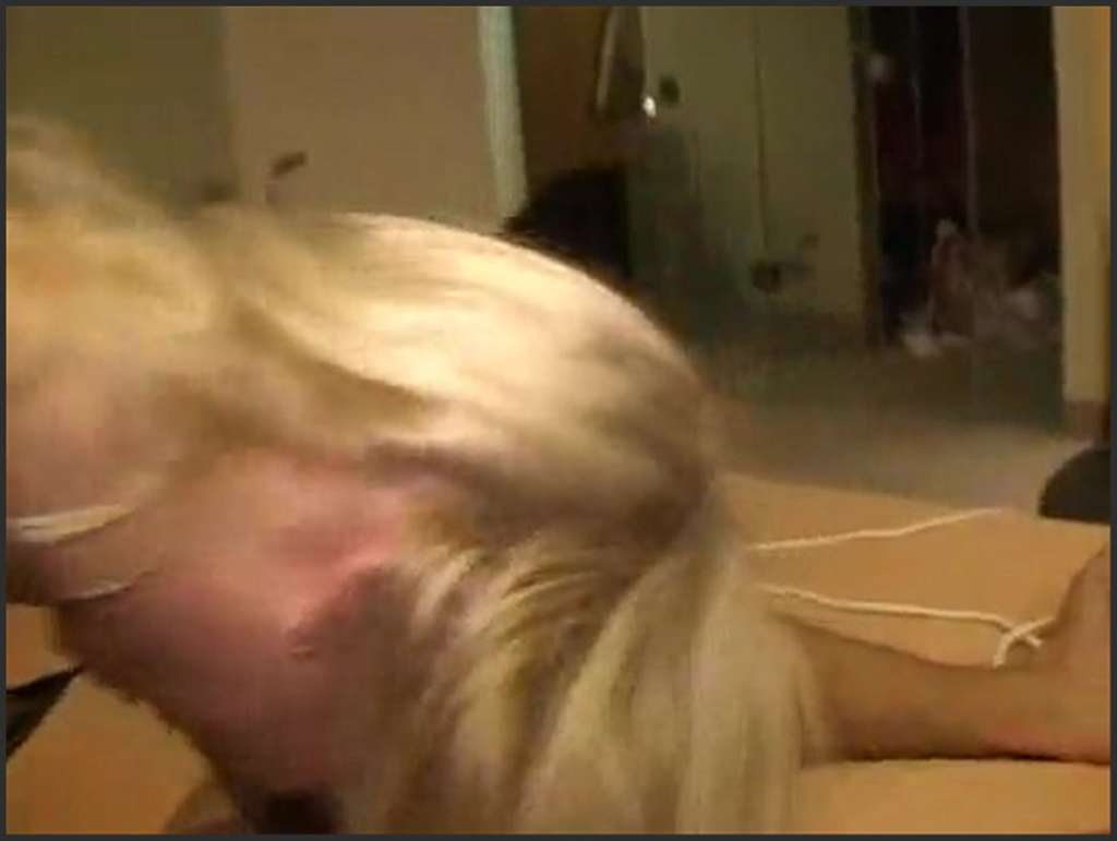 Monisworld nagelt bei Dreier zwei Fetisch Girls