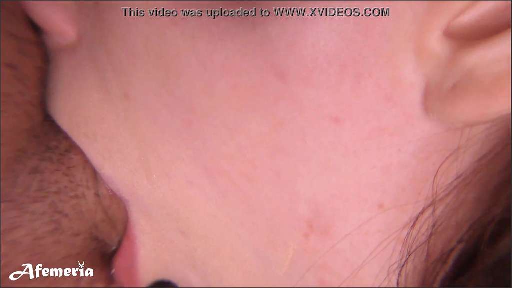 Afemeria stöhnt laut beim Dreier Fick