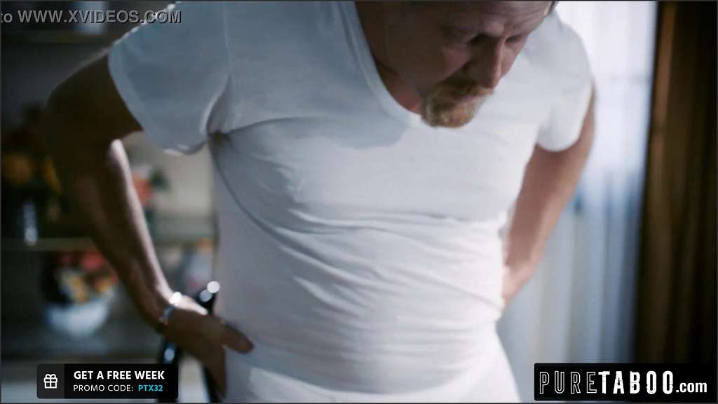 Alina Lopez mit Minipimmel fickt geile Milf