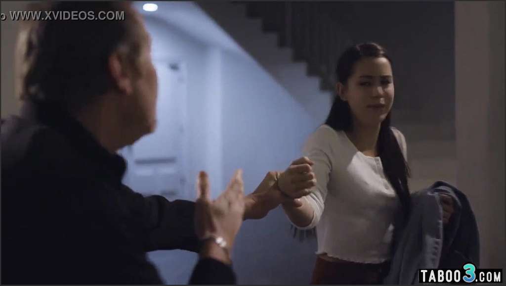 Alina Lopez bumst mit der geilen Latina Emy Reyes